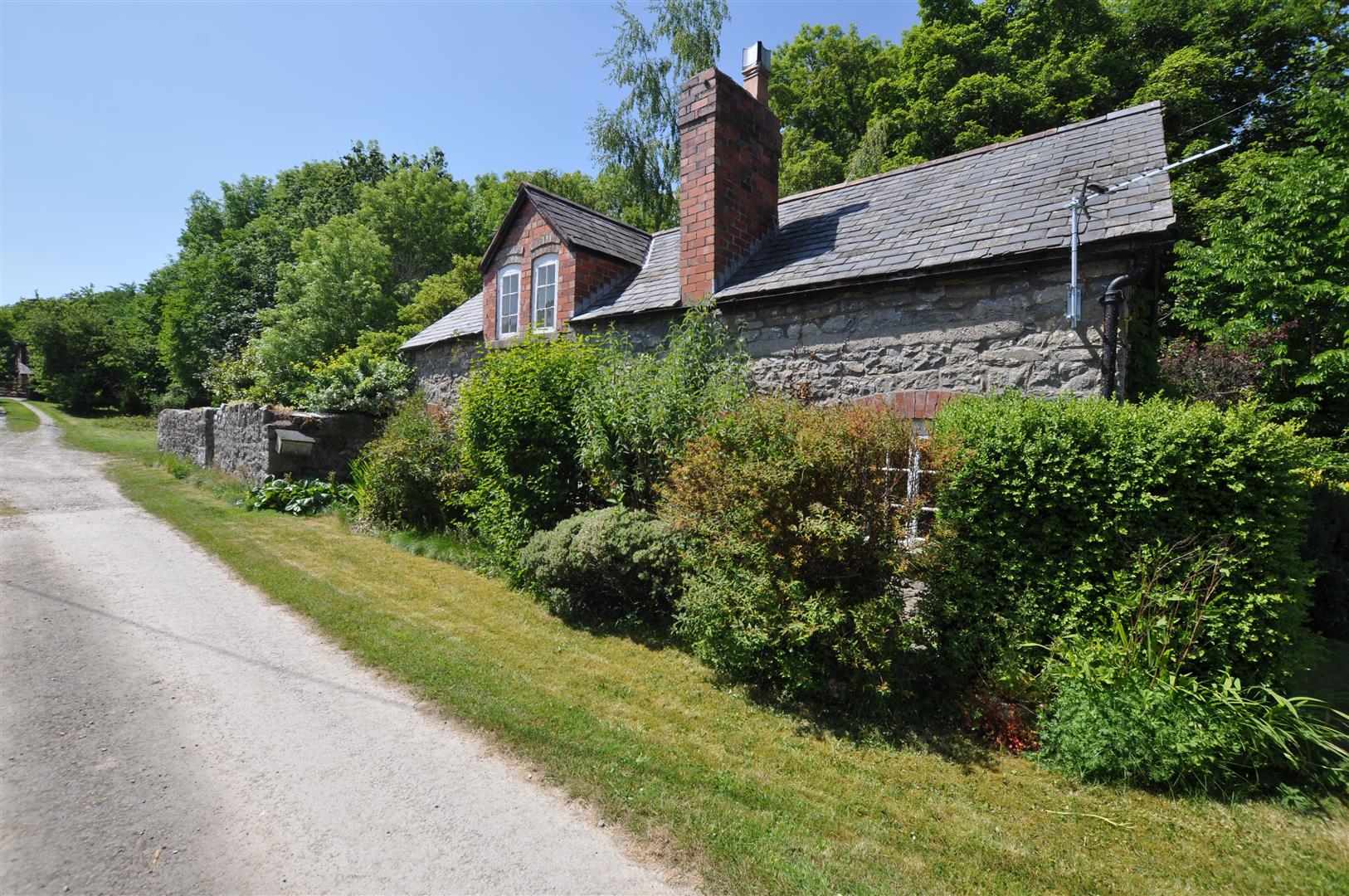 Segrwyd Isa Cottage Lawnt, Denbigh Clough & Co